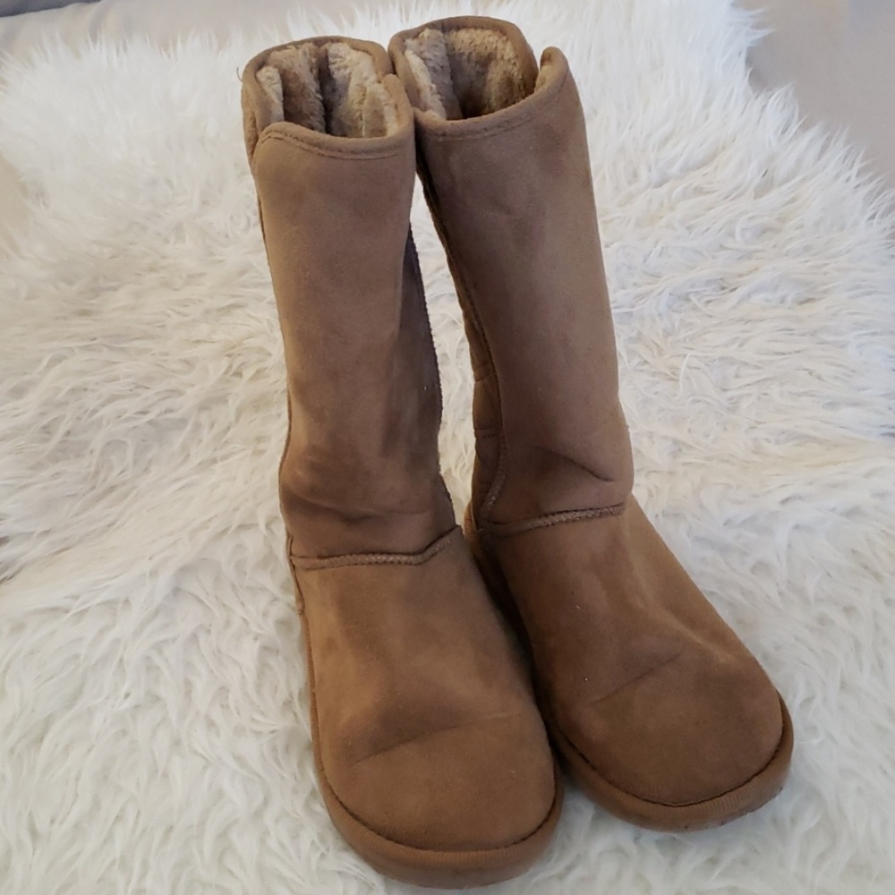 Boots - Picture 2 of 4